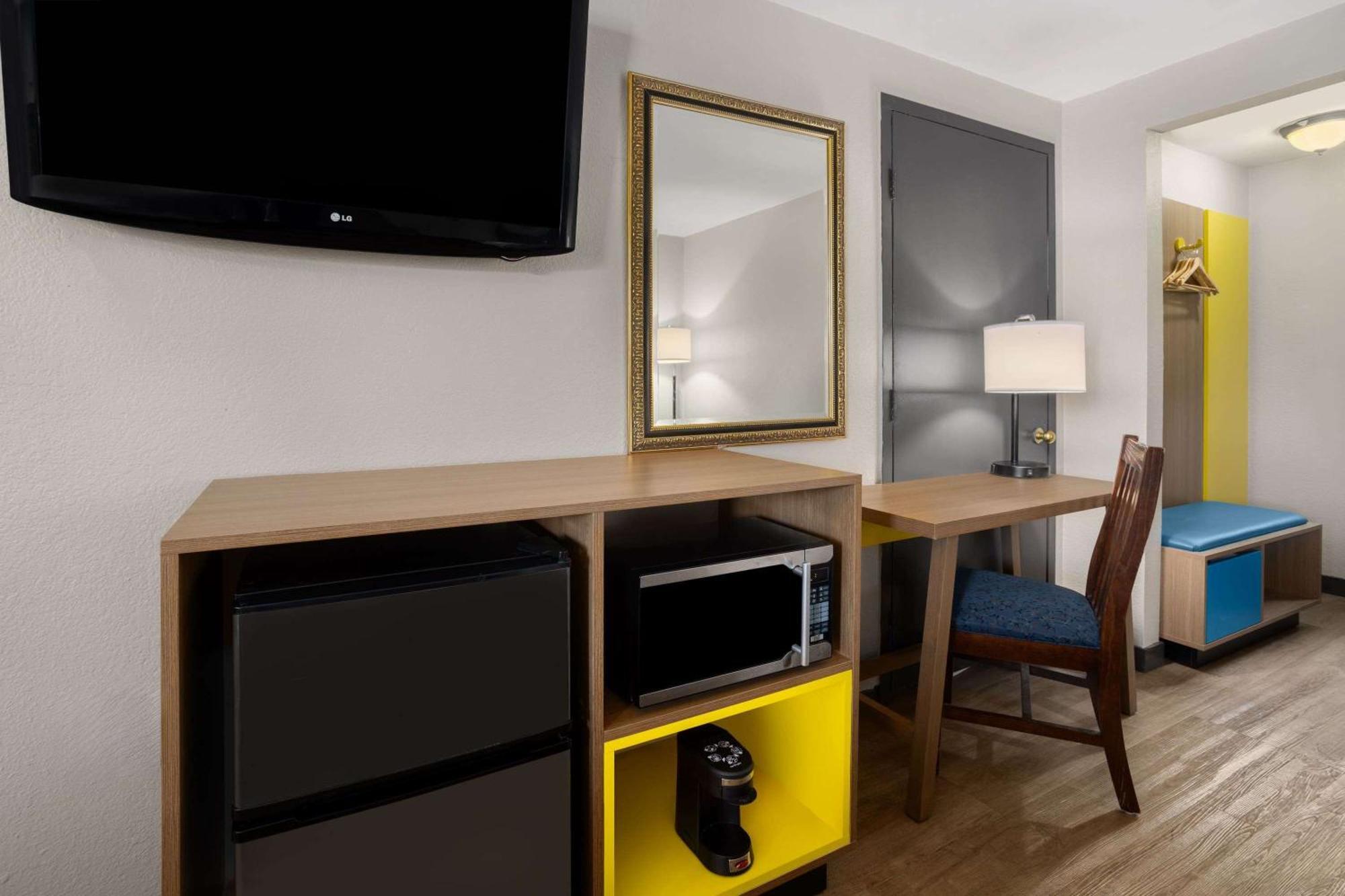 Days Inn By Wyndham Wurtsboro Bagian luar foto
