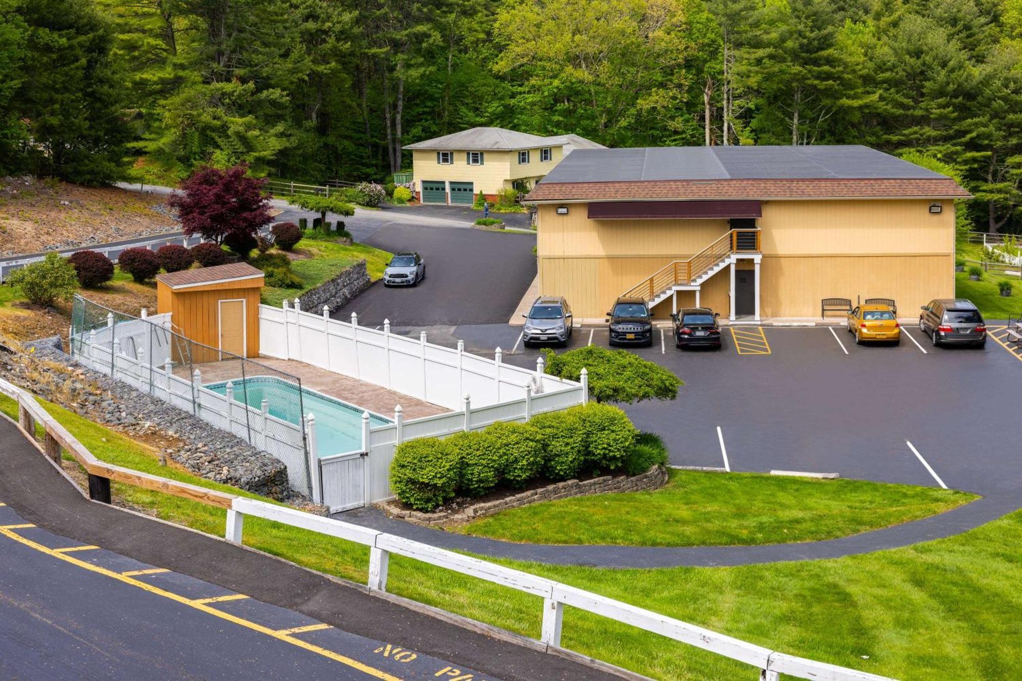 Days Inn By Wyndham Wurtsboro Bagian luar foto